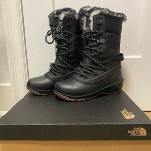 The North Face 
Size: 6.5
Womens Shellista IV Luxe Waterproof snow boots